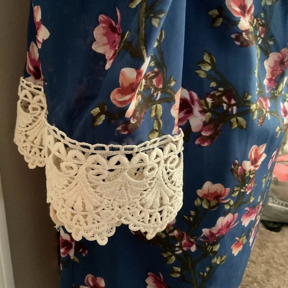 💜 A. Byer Off The Shoulder Printed Shift Dress with Lace - Picture 7 of 9